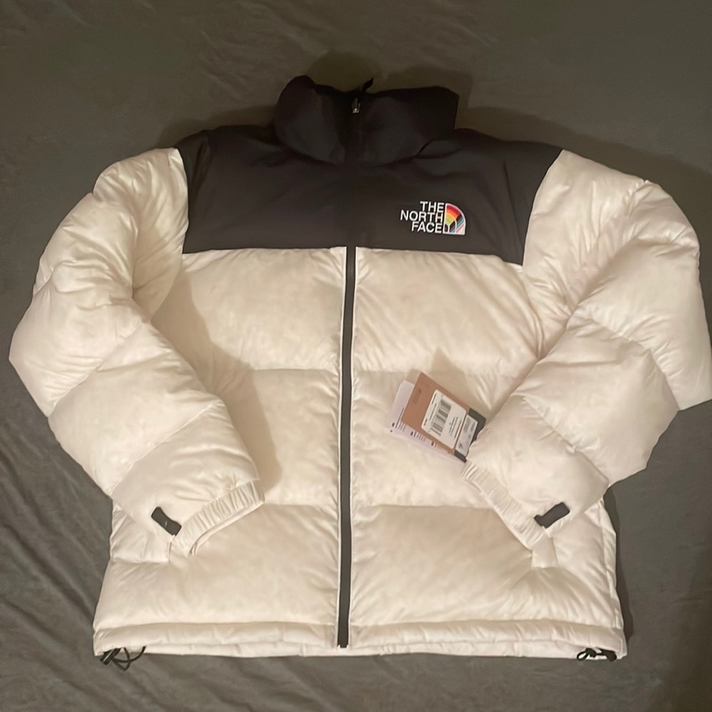 LIMITED EDITION “Pride🏳️‍🌈” North Face 700 fill🧥 (THIS ITEM IS DEADSTOCK)